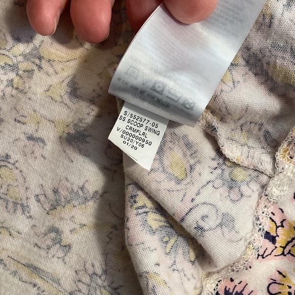 Old Navy Cream Floral Scoop Neck Swim T-Shirt, Medium Style 552577 Hi Low - Picture 8 of 9